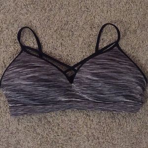 •NWOT Black and White Striped Padded Bra. Medium.